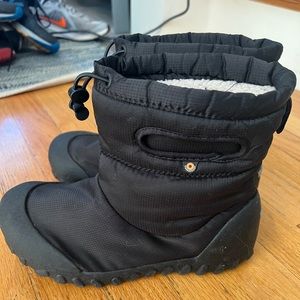 Youth bog boots
